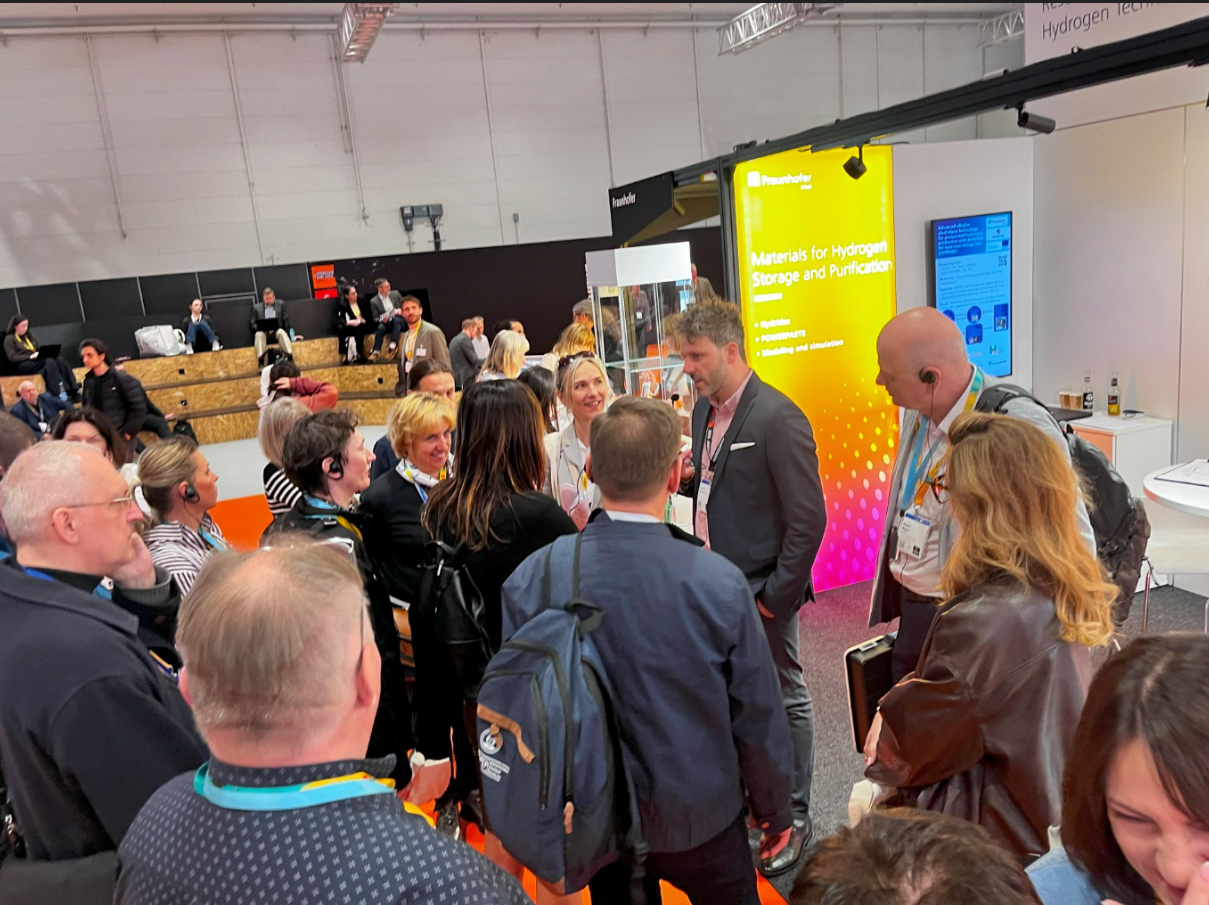 Ilustracja do artykułu: Nauczyciele Szkoły Wodorowej z wizytą na Hannover Messe